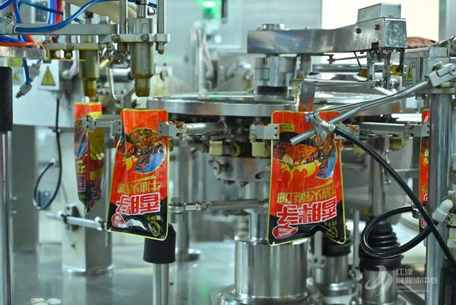料烹百味 匠心熬就“味滋香”麻将胡了2试玩模拟器一勺底(图11)